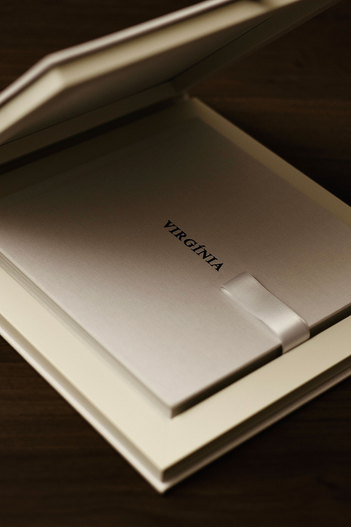 Álbum fotográfico personalizado em caixa premium com nome gravado