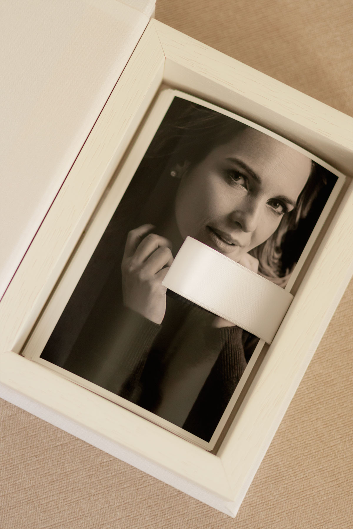 caixa personalizada com fotografias de uma mulher