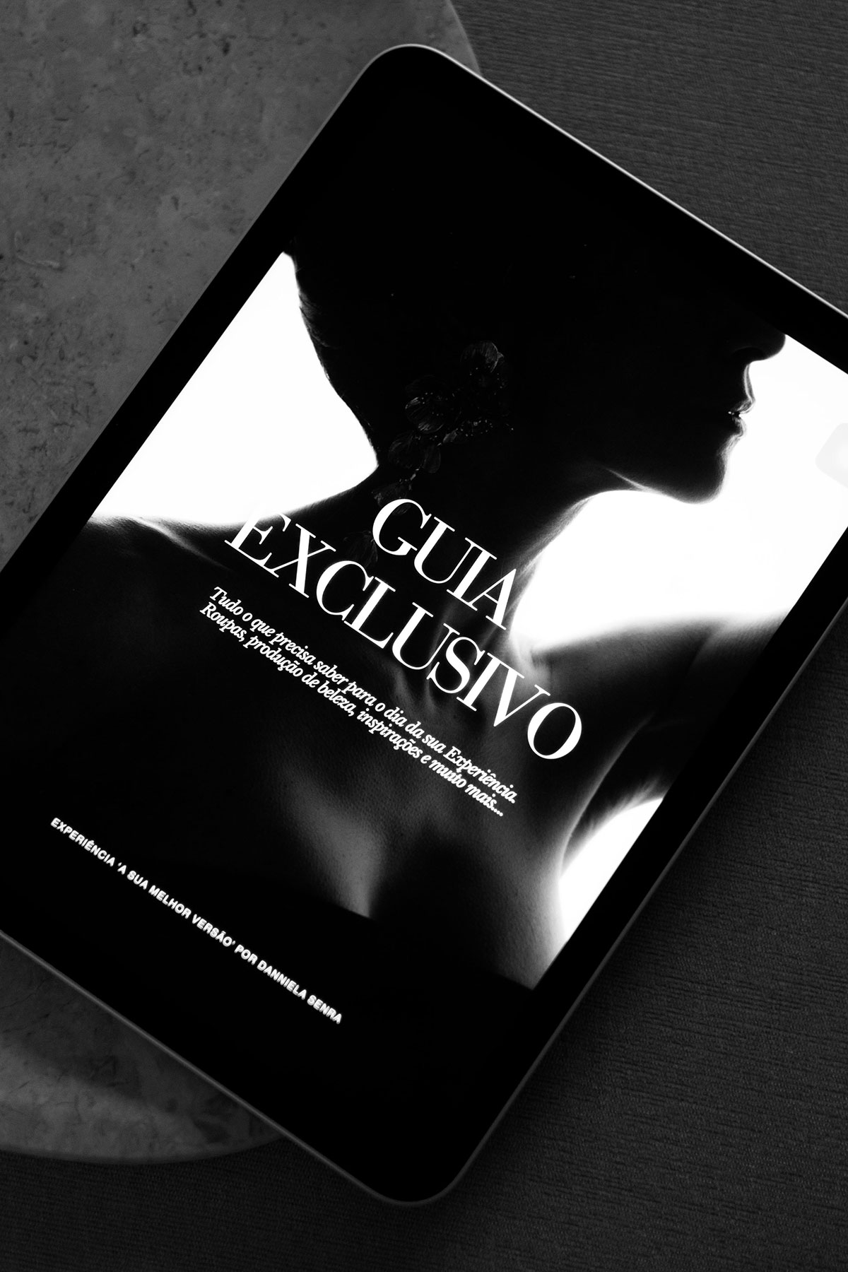 tablet com o guia exclusivo